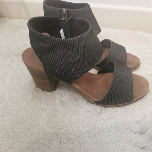 TOMS size 11 denim Majorca cutout sandals - Picture 3 of 10